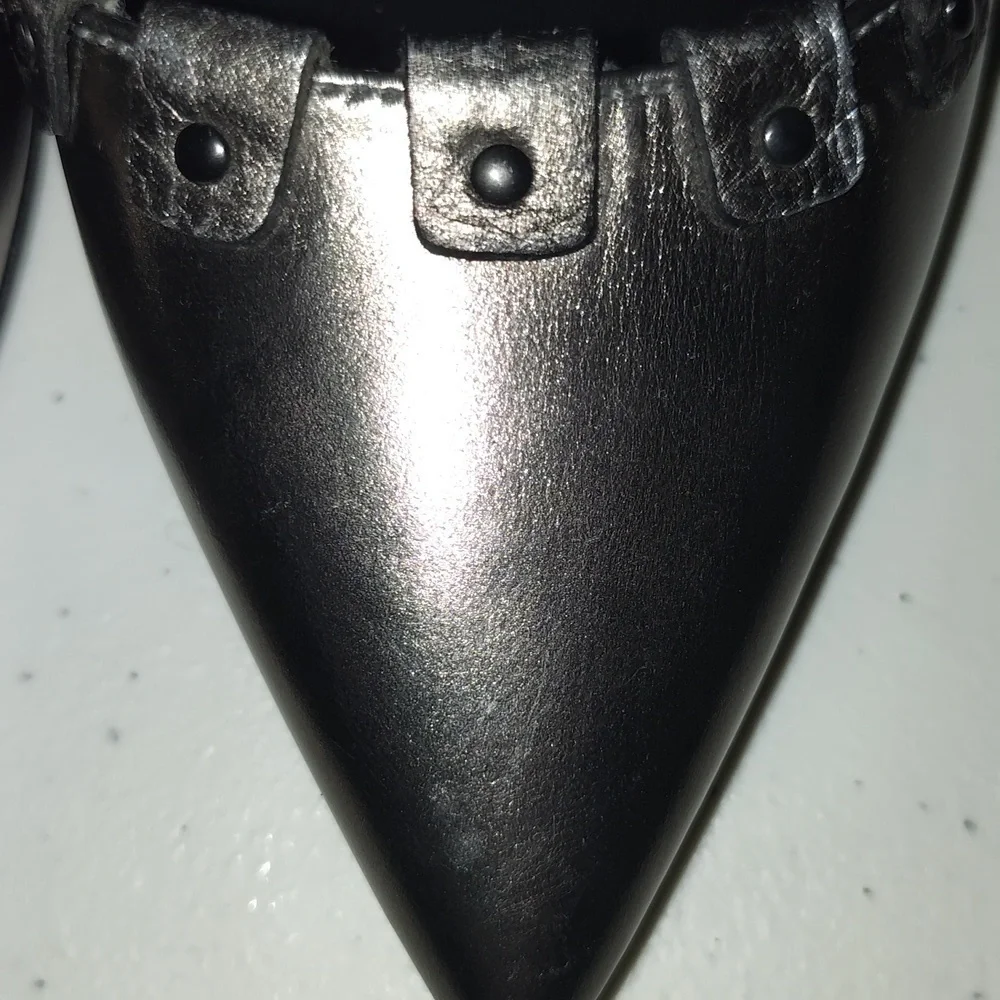 Burberry metallic Grey color Leather Pointy Toe Spike Heel Pumps 37.5 (6.5) (7)